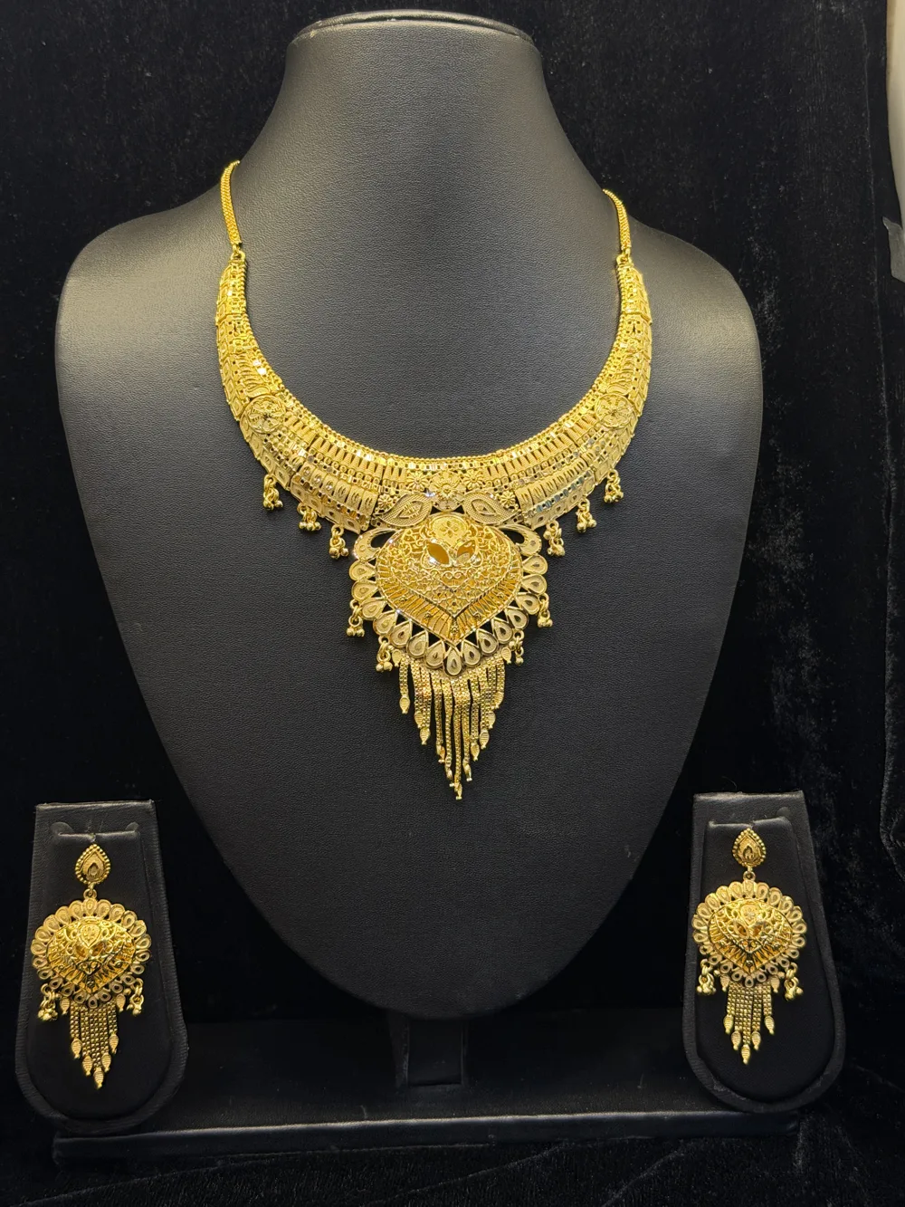 Short Necklace 3