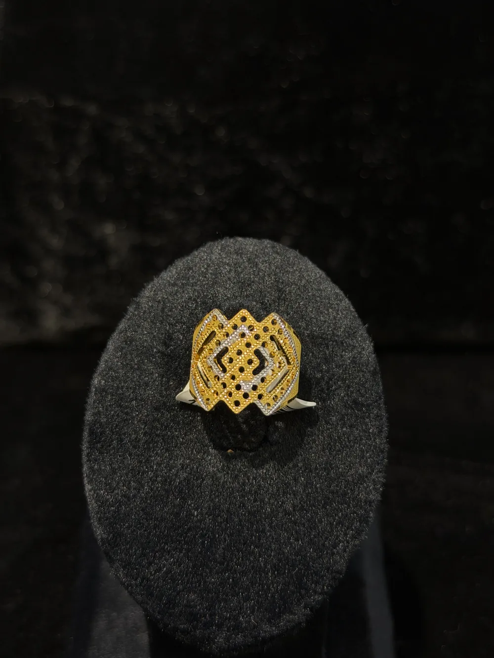 Ladies Ring 4